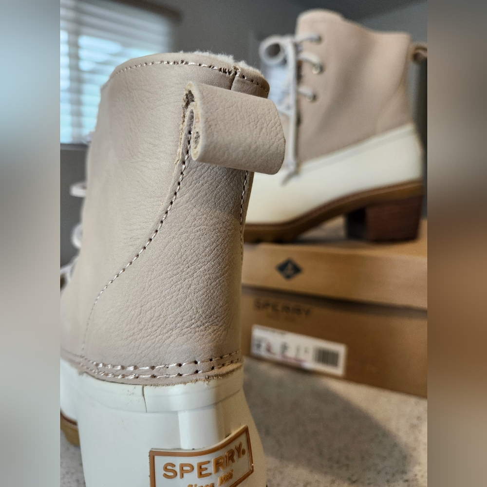 NWT - Womens Sperry Tan Cream Suede / Rubber Winter Boots Size 10 - Picture 7 of 12